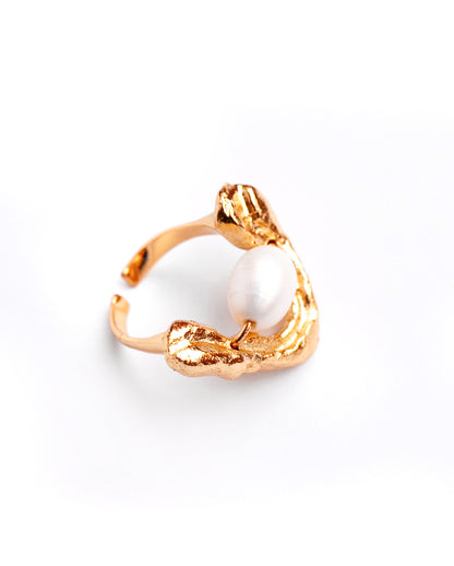 Anillo Aralia de Ferozza en bronce con baño de oro 24k y perla natural, de talla ajustable — vista 8