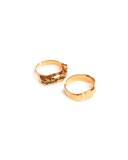 Set Anillos Cobra de Ferozza: dos anillos con esmeralda en bruto y baño de oro 24k — vista 10