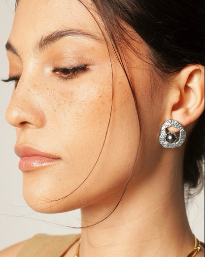 Aretes Lunara de Ferozza en bronce con baño de oro 24k y piedra natural — vista 3