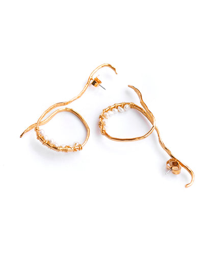 Aretes Perlitas de Ferozza en bronce con baño de oro 24k y perlas naturales, delicados — vista 6