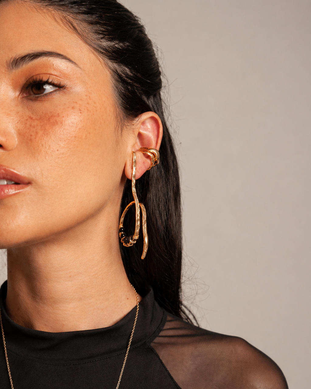 ARETES PERLITAS NEGRO