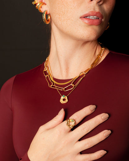 Collar Malawi de Ferozza con esmeralda colombiana en bruto sobre bronce con baño de oro 24k — vista 5