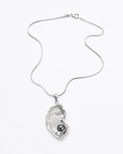 Collar Alma Negra de Ferozza, dije orgánico con perla negra natural — vista 2