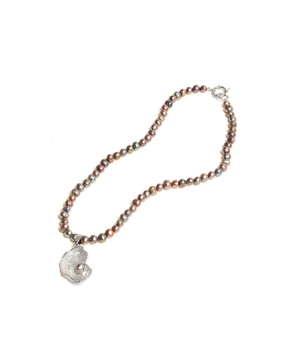 Collar Alma Negra Perlas de Ferozza, de perlas negras naturales sobre baño de oro 24k — vista 2