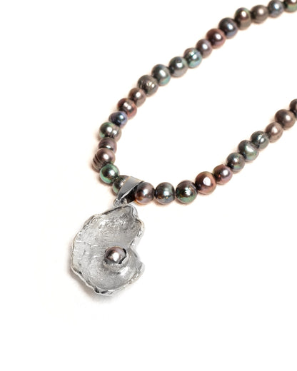 Collar Alma Negra Perlas de Ferozza, de perlas negras naturales sobre baño de oro 24k — vista 6