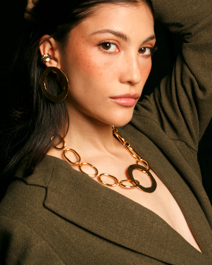 Collar Bruma de Ferozza en bronce con baño de oro 24k, de textura marcada — vista 7