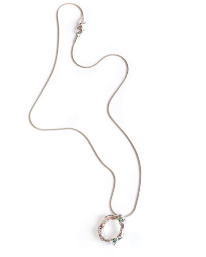Collar Fura de Ferozza con esmeralda colombiana en bruto sobre bronce con baño de oro 24k — vista 6