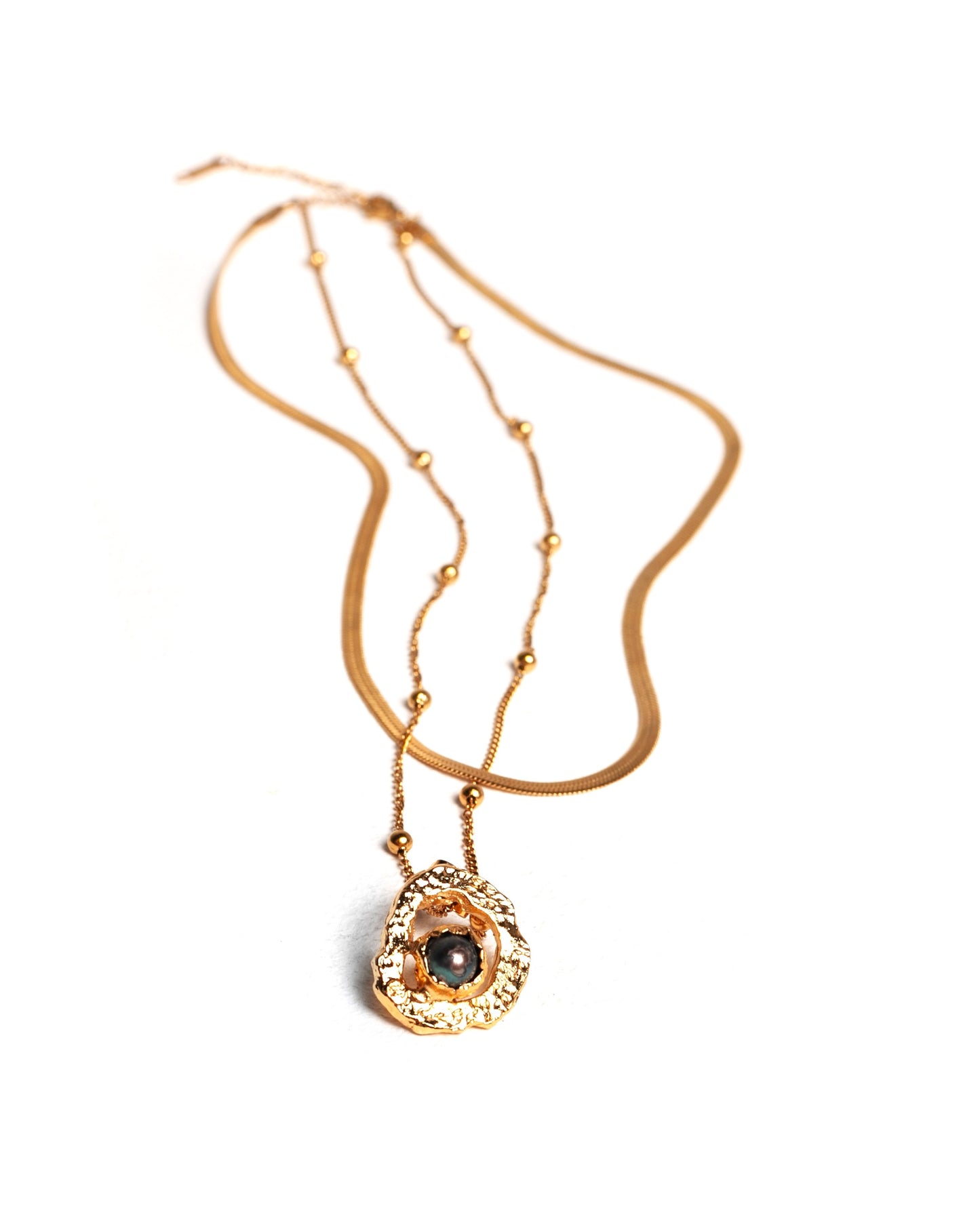 Collar Lunara de Ferozza en bronce con baño de oro 24k y perla natural — vista 4