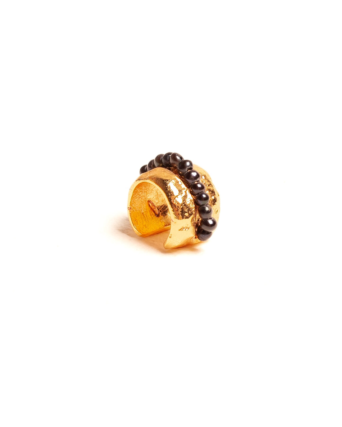 Earcuff Erea de Ferozza con piedras naturales oscuras y baño de oro 24k, sin perforación — vista 4