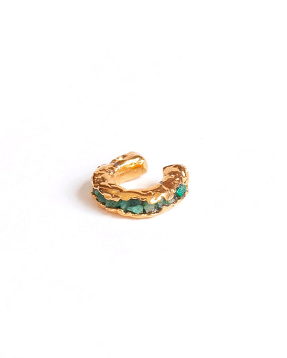 Earcuff Borbur de Ferozza con esmeralda en bruto y baño de oro 24k, se ajusta sin perforación — vista 5