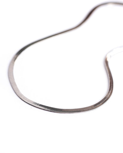 Collar Violeta de Ferozza en acero dorado, cadena minimalista para uso diario — vista 2