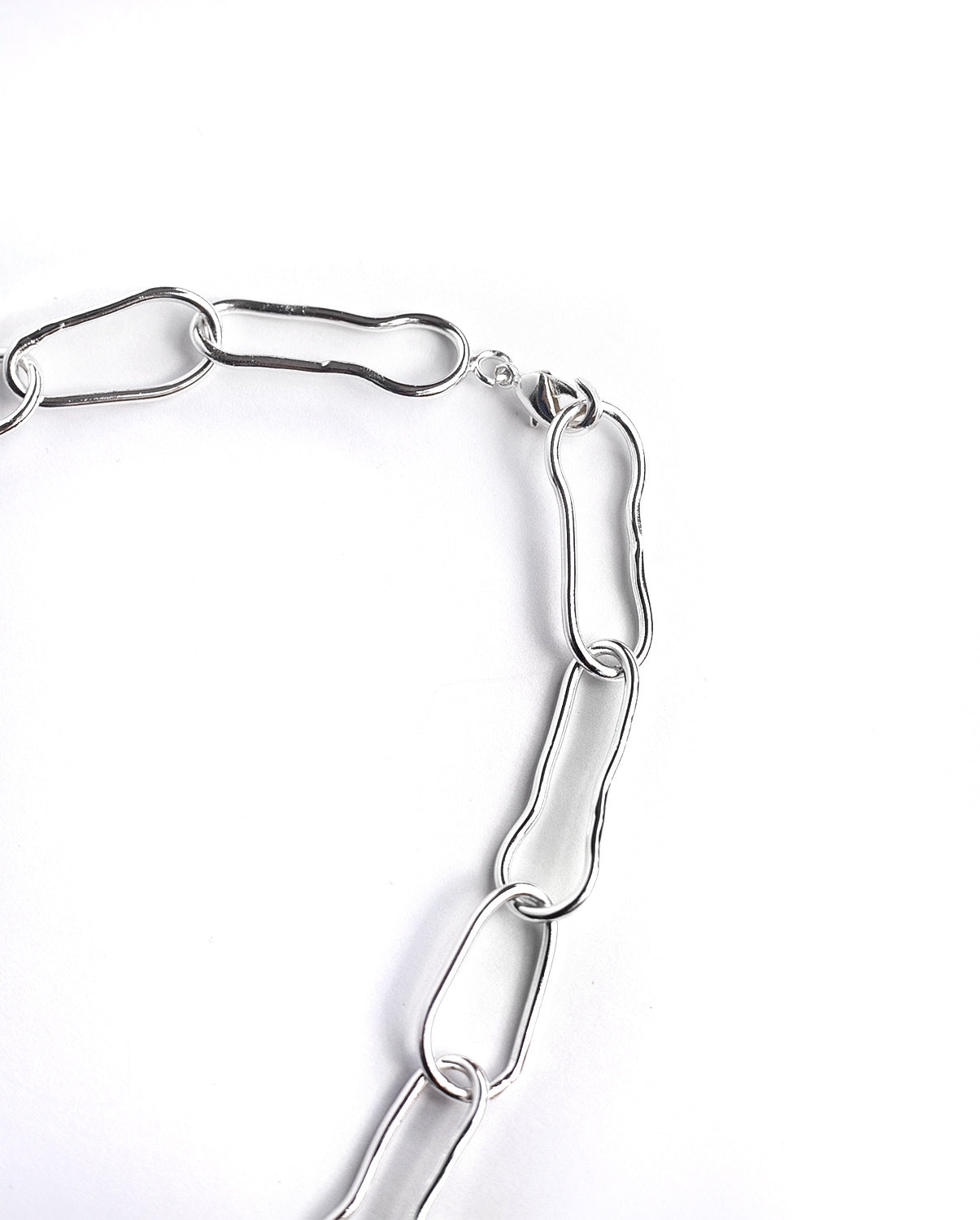 Collar Carlina de Ferozza en bronce con baño de oro 24k, moderno y ligero — vista 6