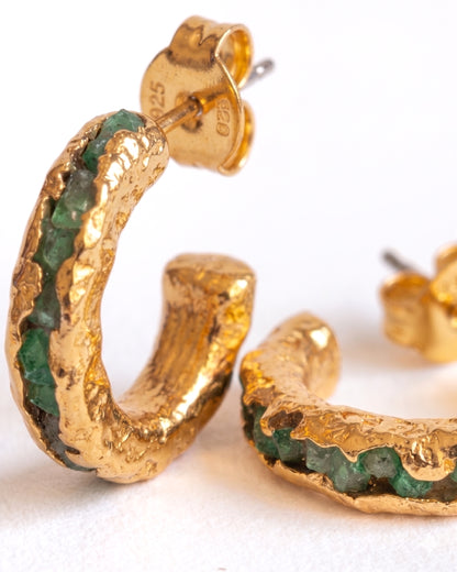 Candongas Borbur de Ferozza con esmeralda colombiana en bruto sobre bronce con baño de oro 24k — vista 8