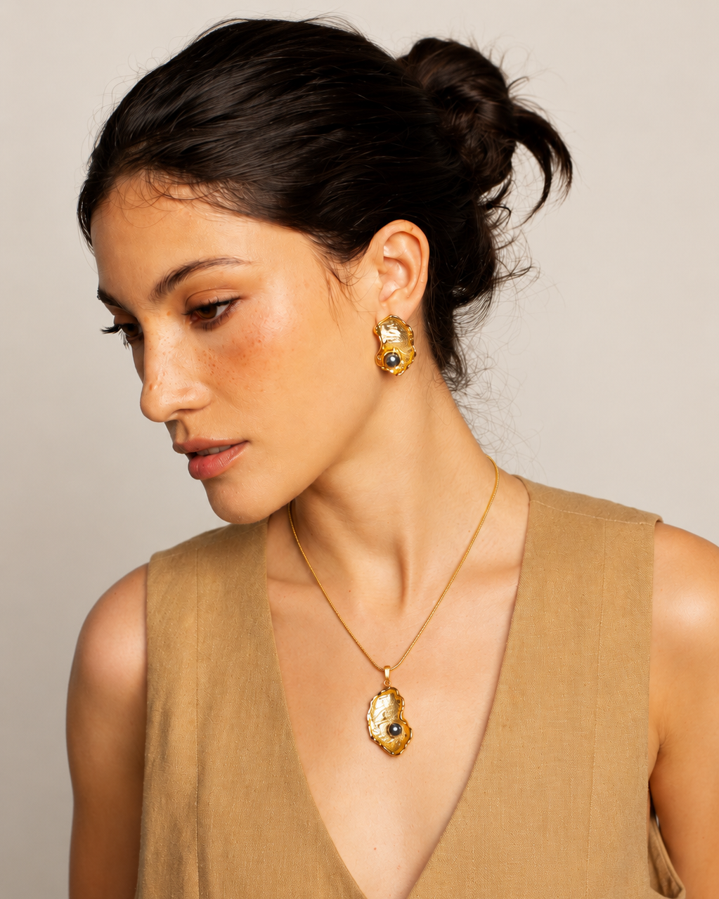 Collar Alma Negra de Ferozza, dije orgánico con perla negra natural — vista 5